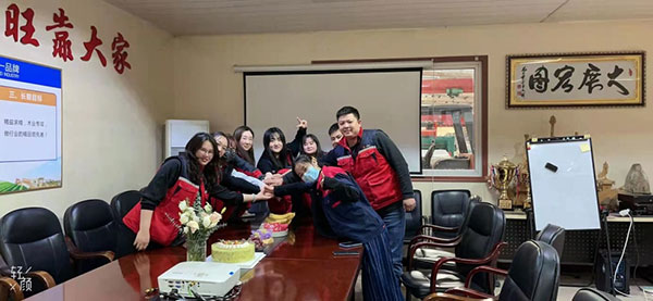 公司銷售部舉行4月份大戰(zhàn)啟動會 公司銷售部舉行4月份大戰(zhàn)啟動會